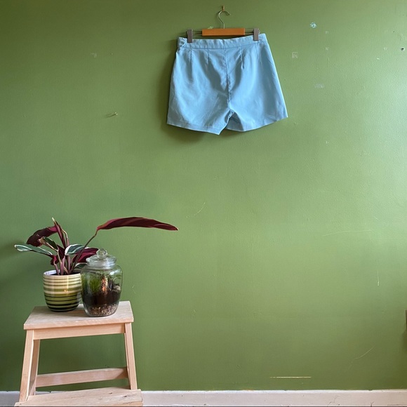 High-waisted powder blue shorts - Picture 2 of 4